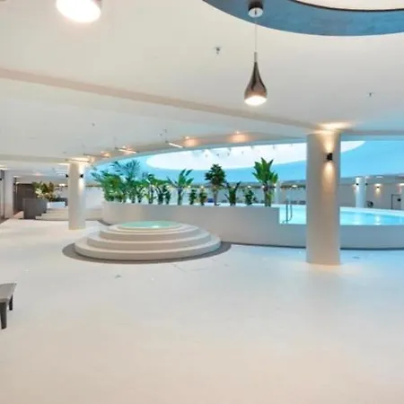 Hanza Tower White 24 Pool & Jacusi Appartamento *